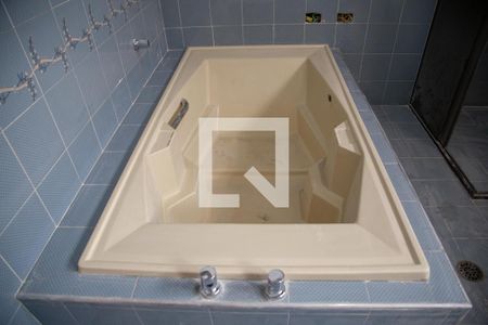 Casa à venda com 450m², 5 quartos e 4 vagasDetalhe