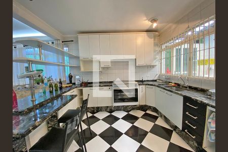 Casa à venda com 175m², 5 quartos e 2 vagas Casa à venda com 175m², 5 quartos e 2 vagasCozinha