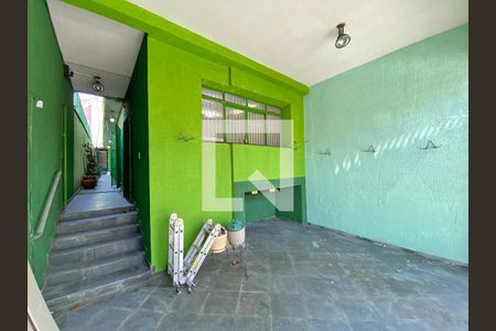 Casa à venda com 175m², 5 quartos e 2 vagas Casa à venda com 175m², 5 quartos e 2 vagasÁrea comum - garagem