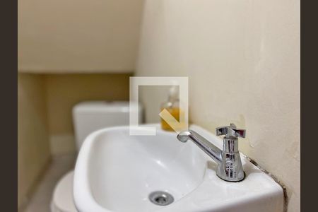 Casa à venda com 175m², 5 quartos e 2 vagas Casa à venda com 175m², 5 quartos e 2 vagasLavabo - Casa 2