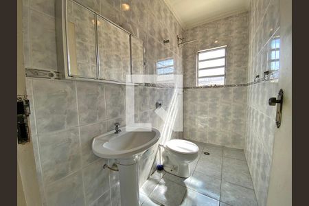 Casa à venda com 175m², 5 quartos e 2 vagas Casa à venda com 175m², 5 quartos e 2 vagasBanheiro Social 1 - Casa 2