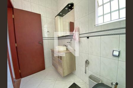 Casa à venda com 175m², 5 quartos e 2 vagas Casa à venda com 175m², 5 quartos e 2 vagasBanheiro social 2