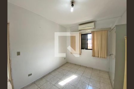 Casa à venda com 175m², 5 quartos e 2 vagas Casa à venda com 175m², 5 quartos e 2 vagasQuarto 2 - Casa 2