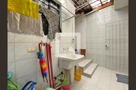 Casa à venda com 175m², 5 quartos e 2 vagas Casa à venda com 175m², 5 quartos e 2 vagasÁrea de Serviço