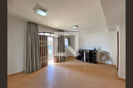 Casa à venda com 175m², 5 quartos e 2 vagas Casa à venda com 175m², 5 quartos e 2 vagasQuarto 1