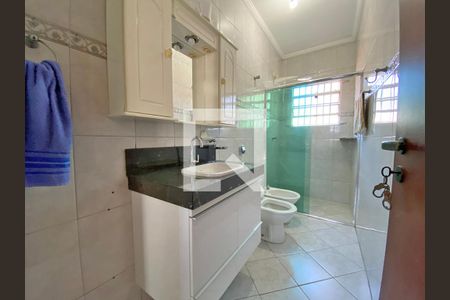 Casa à venda com 175m², 5 quartos e 2 vagas Casa à venda com 175m², 5 quartos e 2 vagasBanheiro da Suíte