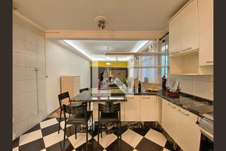 Casa à venda com 175m², 5 quartos e 2 vagas Casa à venda com 175m², 5 quartos e 2 vagasCozinha