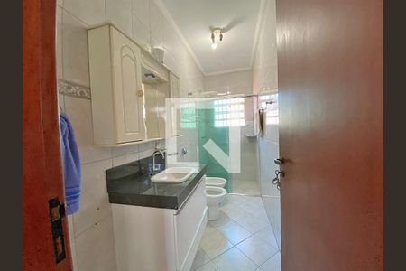 Casa à venda com 175m², 5 quartos e 2 vagas Casa à venda com 175m², 5 quartos e 2 vagasBanheiro da Suíte