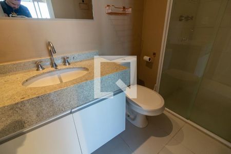 Banheiro de kitnet/studio para alugar com 1 quarto, 35m² em Real Parque, São Paulo