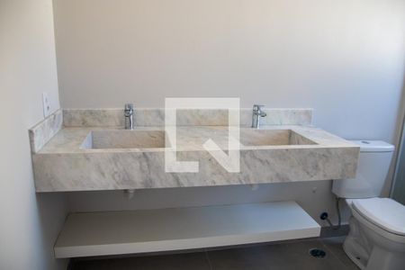 Banheiro do Quarto 1 de casa de condomínio para alugar com 4 quartos, 250m² em Jardim Leonor Mendes de Barros, São Paulo