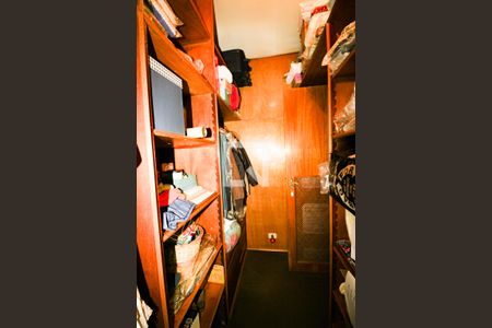 Casa à venda com 570m², 5 quartos e 5 vagasCloset