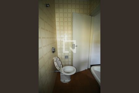 Casa à venda com 570m², 5 quartos e 5 vagasBanheiro de serviço