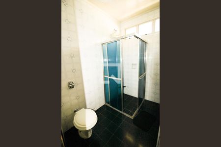 Casa à venda com 570m², 5 quartos e 5 vagasBanheiro do Quarto 1