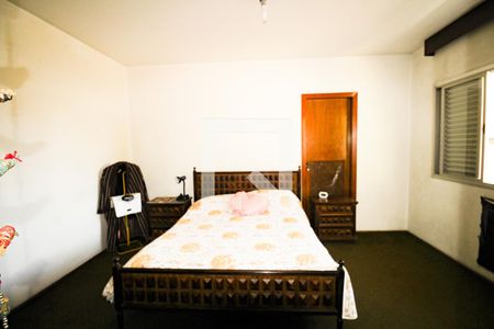 Casa à venda com 570m², 5 quartos e 5 vagasQuarto 2