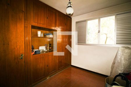 Casa à venda com 570m², 5 quartos e 5 vagasQuarto 