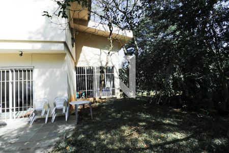 Casa à venda com 570m², 5 quartos e 5 vagasQuintal