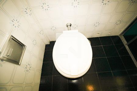 Casa à venda com 570m², 5 quartos e 5 vagasBanheiro do Quarto 1