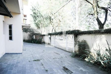 Casa à venda com 570m², 5 quartos e 5 vagasEntrada