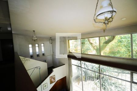 Casa à venda com 570m², 5 quartos e 5 vagasCorredor