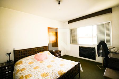 Casa à venda com 570m², 5 quartos e 5 vagasQuarto 2