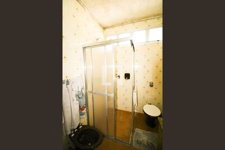 Casa à venda com 570m², 5 quartos e 5 vagasBanheiro 2