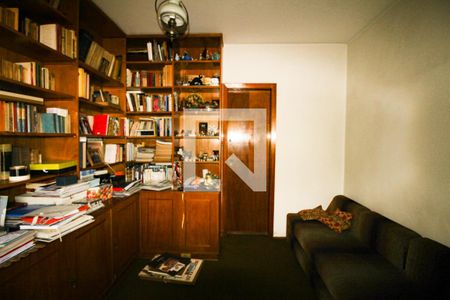 Casa à venda com 570m², 5 quartos e 5 vagasBiblioteca 