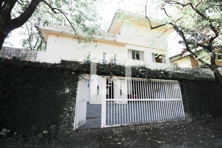 Casa à venda com 570m², 5 quartos e 5 vagasFachada