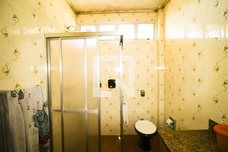 Casa à venda com 570m², 5 quartos e 5 vagasBanheiro 2