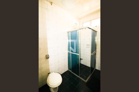 Casa à venda com 570m², 5 quartos e 5 vagasBanheiro do Quarto 1