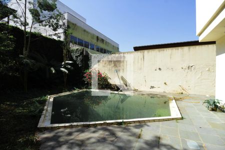 Casa à venda com 570m², 5 quartos e 5 vagasPiscina