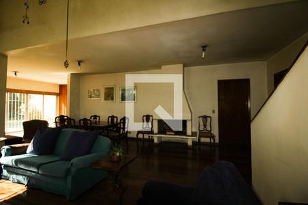 Casa à venda com 570m², 5 quartos e 5 vagasSala