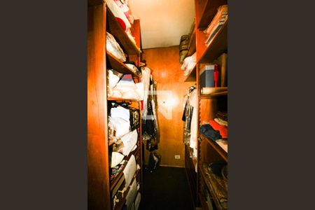 Casa à venda com 570m², 5 quartos e 5 vagasCloset