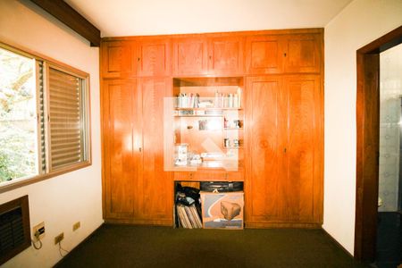 Casa à venda com 570m², 5 quartos e 5 vagasQuarto 1