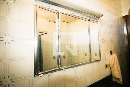 Casa à venda com 570m², 5 quartos e 5 vagasBanheiro do Quarto 1