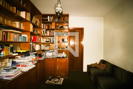 Casa à venda com 570m², 5 quartos e 5 vagasBiblioteca 