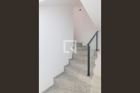 Escada de casa de condomínio à venda com 3 quartos, 140m² em Campestre, Santo André