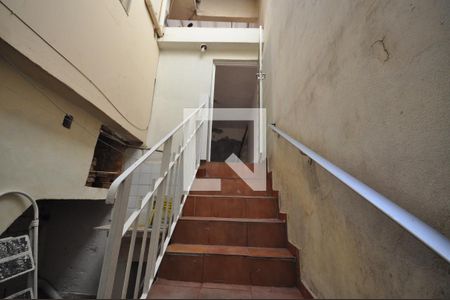 Escada de casa à venda com 2 quartos, 200m² em Parque Vitoria, São Paulo