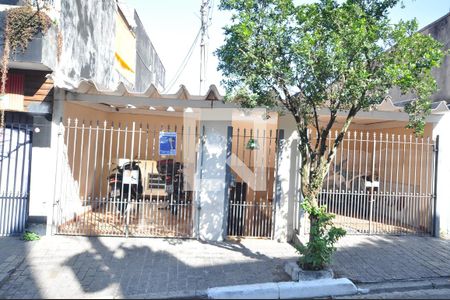 Fachada de casa à venda com 2 quartos, 200m² em Parque Vitoria, São Paulo