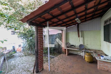 Casa à venda com 567m², 4 quartos e 4 vagas Casa à venda com 567m², 4 quartos e 4 vagasQuintal