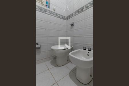 Casa à venda com 567m², 4 quartos e 4 vagas Casa à venda com 567m², 4 quartos e 4 vagasBanheiro Social