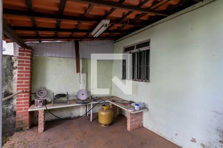 Casa à venda com 567m², 4 quartos e 4 vagas Casa à venda com 567m², 4 quartos e 4 vagasQuintal