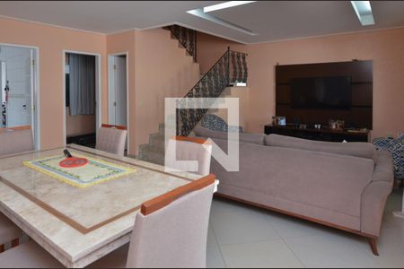 Sala de casa de condomínio para alugar com 4 quartos, 240m² em Vargem Pequena, Rio de Janeiro