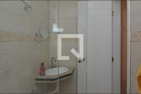 Casa de condomínio para alugar com 240m², 4 quartos e 3 vagasBanheiro da Suíte 1