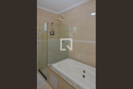 Casa de condomínio para alugar com 240m², 4 quartos e 3 vagasBanheiro da Suíte 2