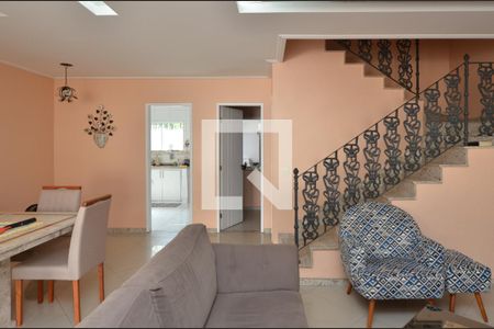 Sala de casa de condomínio para alugar com 4 quartos, 240m² em Vargem Pequena, Rio de Janeiro