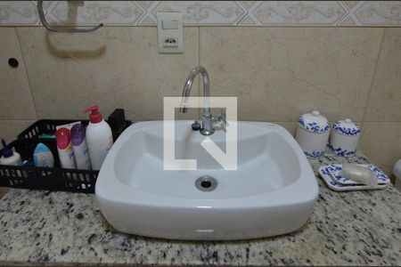 Casa de condomínio para alugar com 240m², 4 quartos e 3 vagasBanheiro da Suíte 2