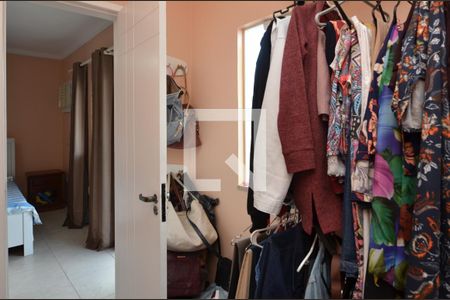 Casa de condomínio para alugar com 240m², 4 quartos e 3 vagasSuíte 2 - Closet