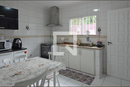 Casa de condomínio para alugar com 240m², 4 quartos e 3 vagasCozinha