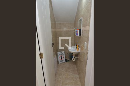 Lavabo de casa de condomínio para alugar com 4 quartos, 240m² em Vargem Pequena, Rio de Janeiro