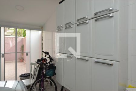 Casa de condomínio para alugar com 240m², 4 quartos e 3 vagasÁrea de Serviço